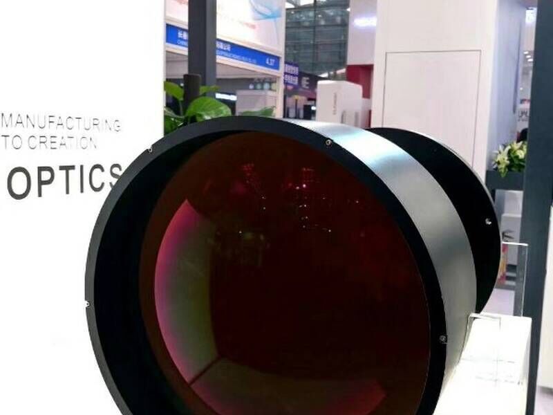 Large diameter lens